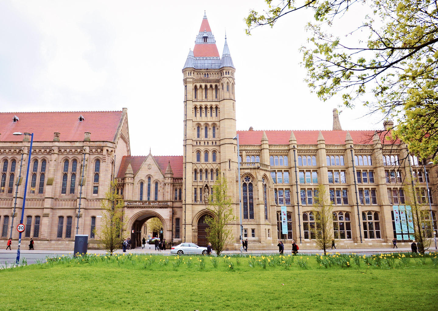 INTO Manchester (The University of Manchester): Fees, Reviews, Rankings ...
