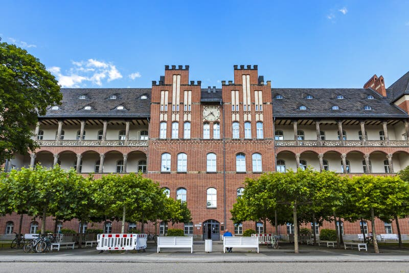 1762314119161748.png campus-charite-mitte-universitatsmedizin-berlin-germ-germany-july-europe-s-largest-university-clinic-building-research-113430901.png